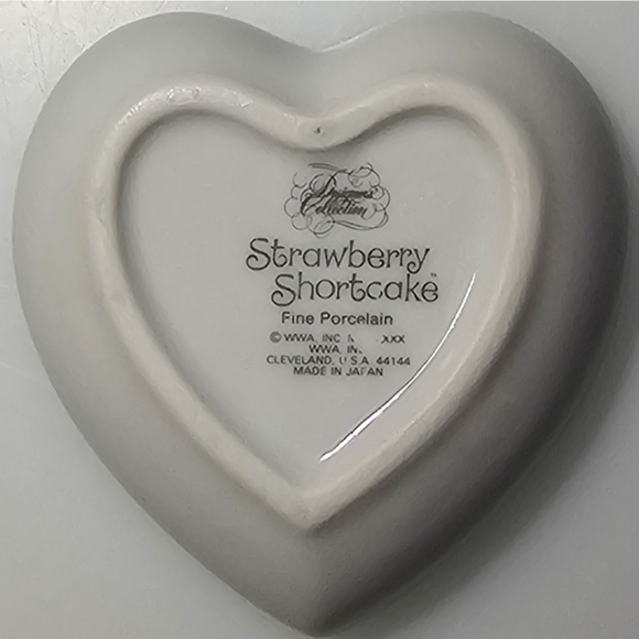 Strawberry Shortcake Ceramic Heart-Shaped Trinket Box - Picture 9 of 12